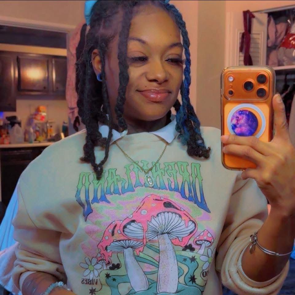 Kentucky residents are calling CPS on Mollyy Stoner after what she gave a child